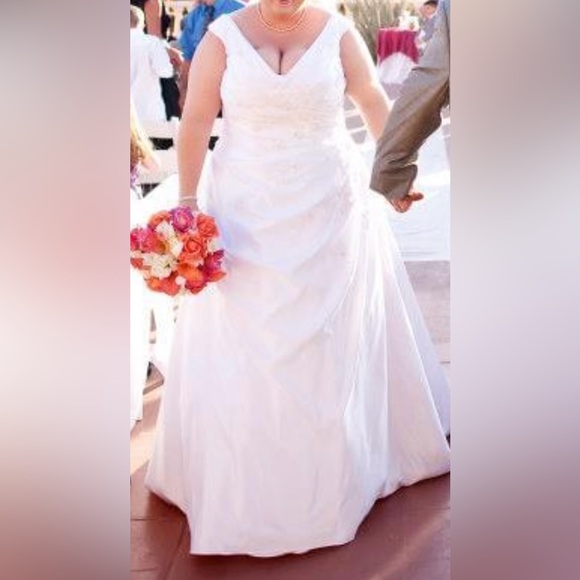 Beautiful Wedding Dress - Picture 7 of 7